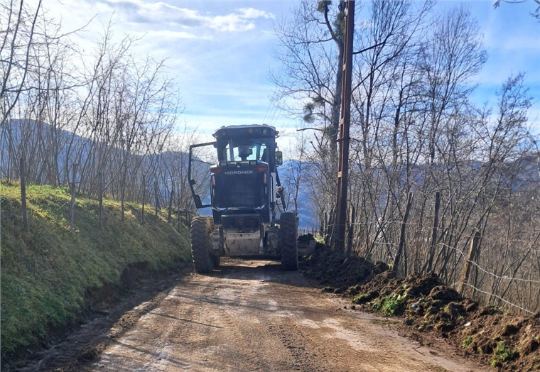 Belediye ekiplerimiz tarafından Yenipınar Keşlik mevkiinde  bozulan yolda bakım ve onarım çalışması yapıldı. 