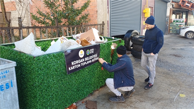 Korgan’da Geri Dönüşüm Atağı: Market Önlerine Karton Toplama Kutuları Yerleştirildi