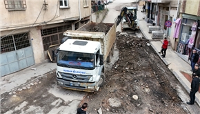 Korgan’da Belediye Büyükşehire Ait Yollarıda Yapıyor