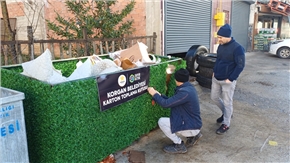 Korgan’da Geri Dönüşüm Atağı: Market Önlerine Karton Toplama Kutuları Yerleştirildi